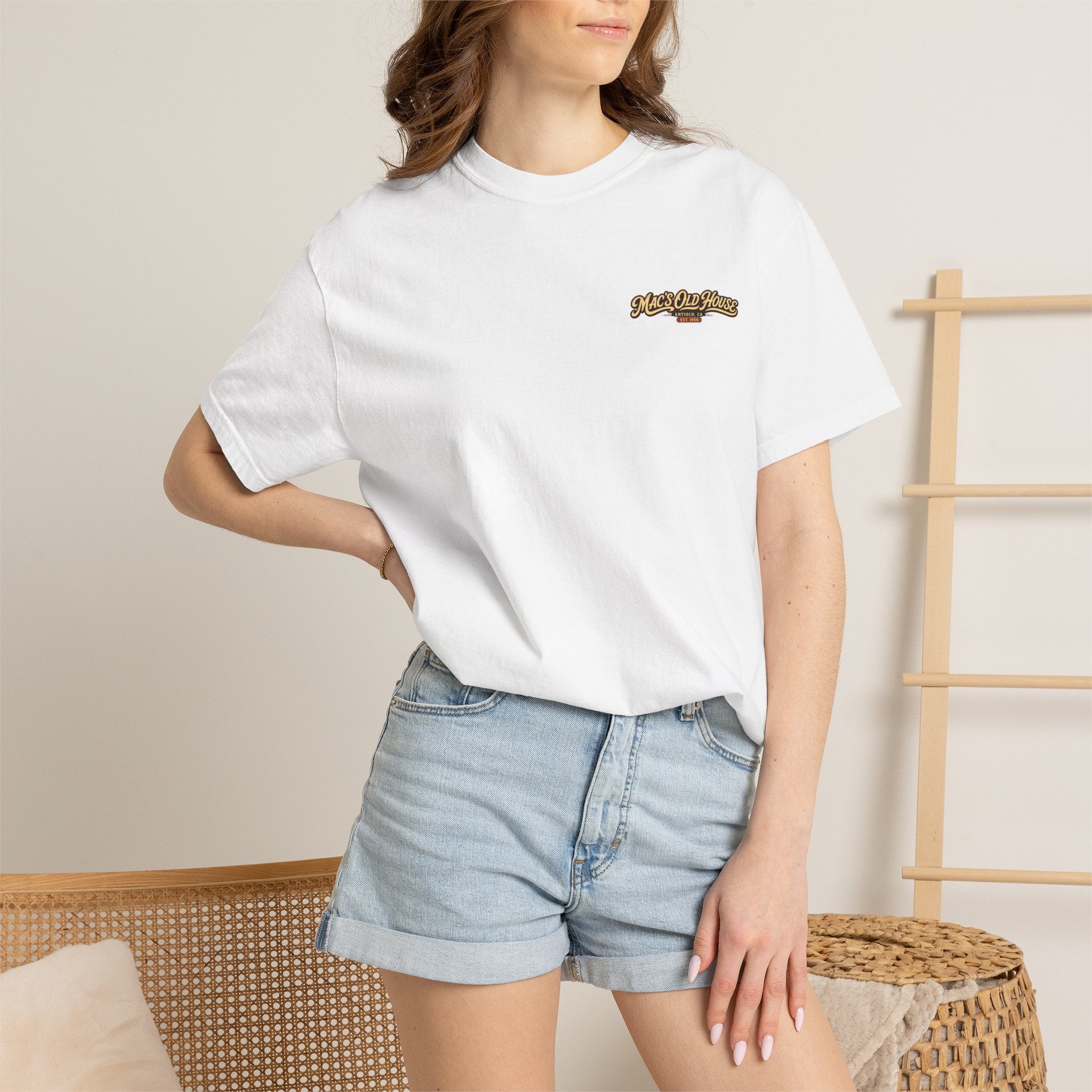 Mac's Old House Vintage T-Shirt — Retro Roadside Diner Graphic Tee